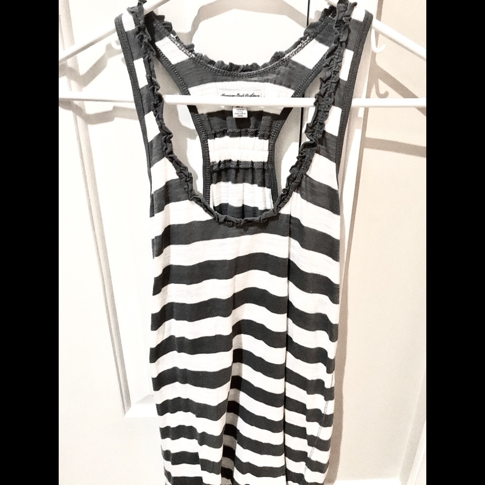 🆕🔥AMERICAN EAGLE 🦅 SUPER CUTE GRAY&WHITE TANK NWOT NEVER WORN!!